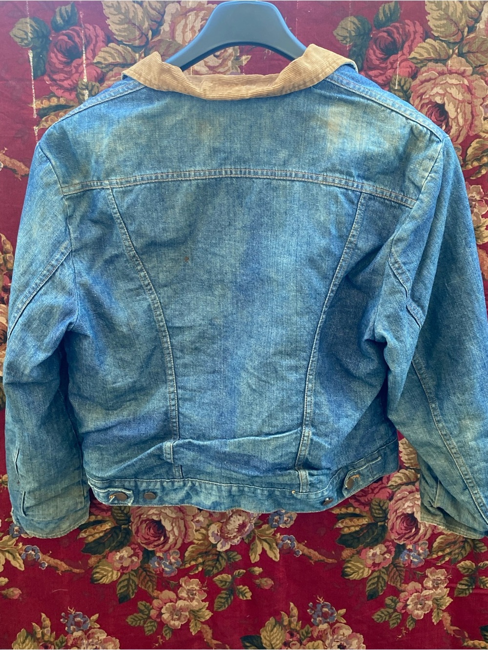 Wrangler Black Label with Gold Script on Tan Sherpa - Picture 3 of 3